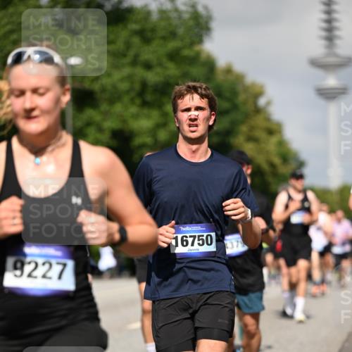 29.06.2025 - hella hamburg halbmarathon Dr. Thomas Lammeyer http://msf.ph/oto/8513056 29.06.2025 10:01:40 Kennedybrücke 1094, 1193, 1258, 1320, 1321, 1335, 1422, 1563, 1870, 2138, 2252, 2397, 2444, 2448, 2488, 2612, 2946, 3048, 3058, 3096, 3698, 3999, 4379, 4986, 5032, 5633, 5672, 5907, 6356, 6374, 6569, 6628, 6776, 7134, 7221, 7478, 7594, 7646, 7724, 7742, 7952, 7973, 7976, 8172, 8176, 8689, 8973, 9145, 9214, 9227, 9739, 9994, 10368, 10376, 10860, 11143, 11430 meine-sportfotos.de
