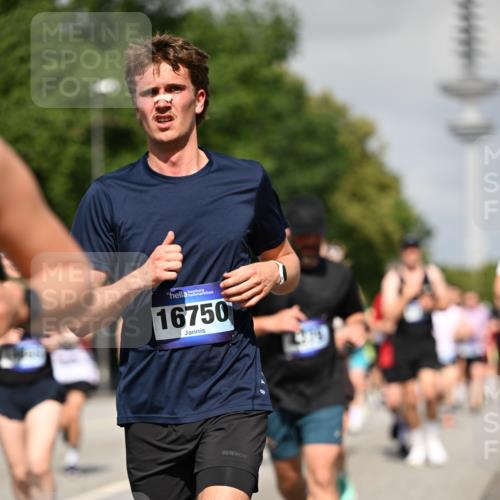 29.06.2025 - hella hamburg halbmarathon Dr. Thomas Lammeyer http://msf.ph/oto/8513080 29.06.2025 10:01:41 Kennedybrücke 1094, 1193, 1258, 1320, 1321, 1335, 1422, 1563, 1870, 2252, 2397, 2444, 2448, 2488, 2612, 2636, 2946, 3048, 3058, 3096, 3698, 3999, 4379, 4814, 4986, 5032, 5633, 5672, 5907, 6356, 6374, 6569, 6628, 6776, 7134, 7478, 7594, 7646, 7724, 7742, 7952, 7973, 7976, 8172, 8176, 8689, 8973, 9145, 9214, 9227, 9739, 10368, 10376, 10860, 11143, 11430 meine-sportfotos.de