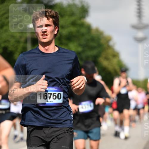 29.06.2025 - hella hamburg halbmarathon Dr. Thomas Lammeyer http://msf.ph/oto/8513085 29.06.2025 10:01:41 Kennedybrücke 1094, 1193, 1258, 1320, 1321, 1335, 1422, 1563, 1870, 2252, 2397, 2444, 2448, 2488, 2612, 2636, 2946, 3048, 3058, 3096, 3698, 3999, 4379, 4814, 4986, 5032, 5633, 5672, 5907, 6356, 6374, 6569, 6628, 6776, 7134, 7478, 7594, 7646, 7724, 7742, 7952, 7973, 7976, 8172, 8176, 8689, 8973, 9145, 9214, 9227, 9739, 10368, 10376, 10860, 11143, 11430 meine-sportfotos.de