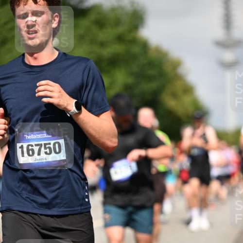 29.06.2025 - hella hamburg halbmarathon Dr. Thomas Lammeyer http://msf.ph/oto/8513100 29.06.2025 10:01:41 Kennedybrücke 1094, 1193, 1258, 1320, 1321, 1335, 1422, 1563, 1870, 2252, 2397, 2444, 2448, 2488, 2612, 2636, 2946, 3048, 3058, 3096, 3698, 3999, 4379, 4814, 4986, 5032, 5633, 5672, 5907, 6356, 6374, 6569, 6628, 6776, 7134, 7478, 7594, 7646, 7724, 7742, 7952, 7973, 7976, 8172, 8176, 8689, 8973, 9145, 9214, 9227, 9739, 10368, 10376, 10860, 11143, 11430 meine-sportfotos.de