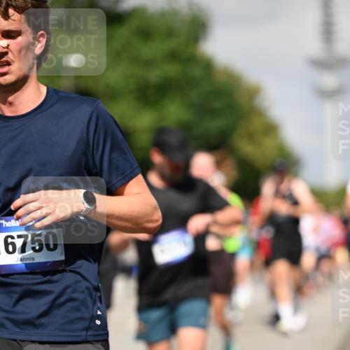 29.06.2025 - hella hamburg halbmarathon Dr. Thomas Lammeyer http://msf.ph/oto/8513107 29.06.2025 10:01:41 Kennedybrücke 1094, 1193, 1258, 1320, 1321, 1335, 1422, 1563, 1870, 2252, 2397, 2444, 2448, 2488, 2612, 2636, 2946, 3048, 3058, 3096, 3698, 3999, 4379, 4814, 4986, 5032, 5633, 5672, 5907, 6356, 6374, 6569, 6628, 6776, 7134, 7478, 7594, 7646, 7724, 7742, 7952, 7973, 7976, 8172, 8176, 8689, 8973, 9145, 9214, 9227, 9739, 10368, 10376, 10860, 11143, 11430 meine-sportfotos.de