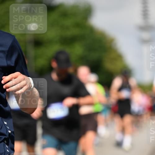 29.06.2025 - hella hamburg halbmarathon Dr. Thomas Lammeyer http://msf.ph/oto/8513111 29.06.2025 10:01:42 Kennedybrücke 1094, 1179, 1193, 1258, 1320, 1321, 1335, 1422, 1563, 1870, 2252, 2397, 2444, 2448, 2488, 2612, 2636, 2946, 3048, 3058, 3096, 3698, 3999, 4379, 4814, 4986, 5032, 5633, 5672, 5907, 6356, 6374, 6569, 6628, 6776, 7134, 7478, 7594, 7646, 7724, 7742, 7952, 7973, 7976, 8172, 8176, 8689, 8973, 9065, 9145, 9214, 9227, 9835, 10368, 10376, 10860 meine-sportfotos.de