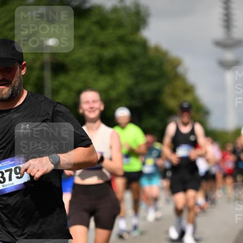 29.06.2025 - hella hamburg halbmarathon Dr. Thomas Lammeyer http://msf.ph/oto/8513134 29.06.2025 10:01:43 Kennedybrücke 1094, 1179, 1193, 1258, 1320, 1321, 1335, 1422, 1563, 1870, 2252, 2397, 2448, 2488, 2612, 2636, 2946, 3048, 3058, 3999, 4379, 4814, 4986, 5032, 5093, 5633, 5672, 5907, 6356, 6374, 6569, 6628, 6776, 7134, 7478, 7594, 7646, 7724, 7742, 7952, 7973, 7976, 8172, 8176, 8689, 8973, 9065, 9145, 9214, 9227, 9835, 10368, 10376, 10860, 11217 meine-sportfotos.de