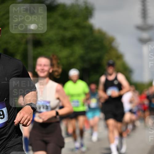 29.06.2025 - hella hamburg halbmarathon Dr. Thomas Lammeyer http://msf.ph/oto/8513146 29.06.2025 10:01:43 Kennedybrücke 1094, 1179, 1193, 1258, 1320, 1321, 1335, 1422, 1563, 1870, 2252, 2397, 2448, 2488, 2612, 2636, 2946, 3048, 3058, 3999, 4379, 4814, 4986, 5032, 5093, 5633, 5672, 5907, 6356, 6374, 6569, 6628, 6776, 7134, 7478, 7594, 7646, 7724, 7742, 7952, 7973, 7976, 8172, 8176, 8689, 8973, 9065, 9145, 9214, 9227, 9835, 10368, 10376, 10860, 11217 meine-sportfotos.de