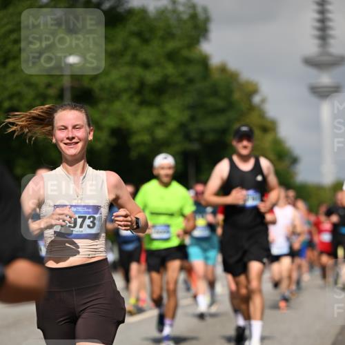 29.06.2025 - hella hamburg halbmarathon Dr. Thomas Lammeyer http://msf.ph/oto/8513150 29.06.2025 10:01:43 Kennedybrücke 1094, 1179, 1193, 1258, 1320, 1321, 1335, 1422, 1563, 1870, 2252, 2397, 2448, 2488, 2612, 2636, 2946, 3048, 3058, 3999, 4379, 4814, 4986, 5032, 5093, 5633, 5672, 5907, 6356, 6374, 6569, 6628, 6776, 7134, 7478, 7594, 7646, 7724, 7742, 7952, 7973, 7976, 8172, 8176, 8689, 8973, 9065, 9145, 9214, 9227, 9835, 10368, 10376, 10860, 11217 meine-sportfotos.de