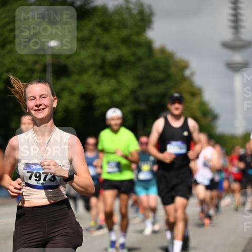 29.06.2025 - hella hamburg halbmarathon Dr. Thomas Lammeyer http://msf.ph/oto/8513159 29.06.2025 10:01:43 Kennedybrücke 1094, 1179, 1193, 1258, 1320, 1321, 1335, 1422, 1563, 1870, 2252, 2397, 2448, 2488, 2612, 2636, 2946, 3048, 3058, 3999, 4379, 4814, 4986, 5032, 5093, 5633, 5672, 5907, 6356, 6374, 6569, 6628, 6776, 7134, 7478, 7594, 7646, 7724, 7742, 7952, 7973, 7976, 8172, 8176, 8689, 8973, 9065, 9145, 9214, 9227, 9835, 10368, 10376, 10860, 11217 meine-sportfotos.de