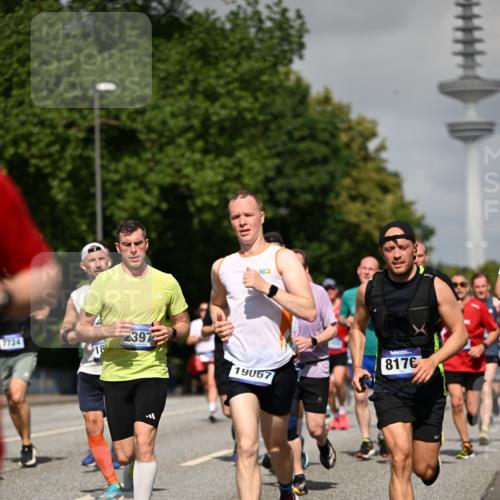 29.06.2025 - hella hamburg halbmarathon Dr. Thomas Lammeyer http://msf.ph/oto/8513284 29.06.2025 10:01:47 Kennedybrücke 1179, 1193, 1258, 1320, 1321, 1335, 1422, 1563, 1870, 2252, 2397, 2448, 2488, 2612, 2636, 2946, 3058, 3251, 4379, 4814, 4986, 5032, 5093, 5633, 5672, 6164, 6356, 6569, 6628, 6776, 7134, 7478, 7594, 7646, 7724, 7742, 7952, 7973, 7976, 8176, 8508, 8689, 8973, 9057, 9065, 9145, 9214, 9227, 9656, 9835, 10860, 11208, 11217 meine-sportfotos.de