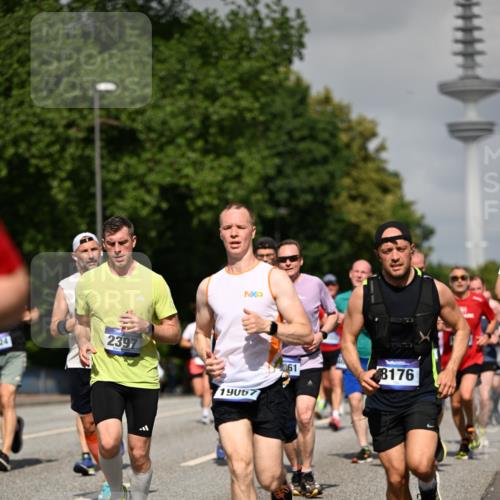 29.06.2025 - hella hamburg halbmarathon Dr. Thomas Lammeyer http://msf.ph/oto/8513288 29.06.2025 10:01:47 Kennedybrücke 1179, 1193, 1258, 1320, 1321, 1335, 1422, 1563, 1870, 2252, 2397, 2448, 2488, 2612, 2636, 2946, 3058, 3251, 4379, 4814, 4986, 5032, 5093, 5633, 5672, 6164, 6356, 6569, 6628, 6776, 7134, 7478, 7594, 7646, 7724, 7742, 7952, 7973, 7976, 8176, 8508, 8689, 8973, 9057, 9065, 9145, 9214, 9227, 9656, 9835, 10860, 11208, 11217 meine-sportfotos.de
