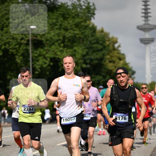 29.06.2025 - hella hamburg halbmarathon Dr. Thomas Lammeyer http://msf.ph/oto/8513298 29.06.2025 10:01:48 Kennedybrücke 1179, 1258, 1320, 1321, 1335, 1563, 1870, 2252, 2397, 2448, 2488, 2612, 2636, 2946, 3058, 3251, 4379, 4814, 4986, 5032, 5093, 5672, 6164, 6356, 6569, 6628, 6776, 7134, 7409, 7478, 7594, 7646, 7724, 7742, 7952, 7973, 7976, 8176, 8508, 8689, 8973, 9057, 9065, 9145, 9214, 9227, 9656, 9835, 10860, 11208, 11217 meine-sportfotos.de