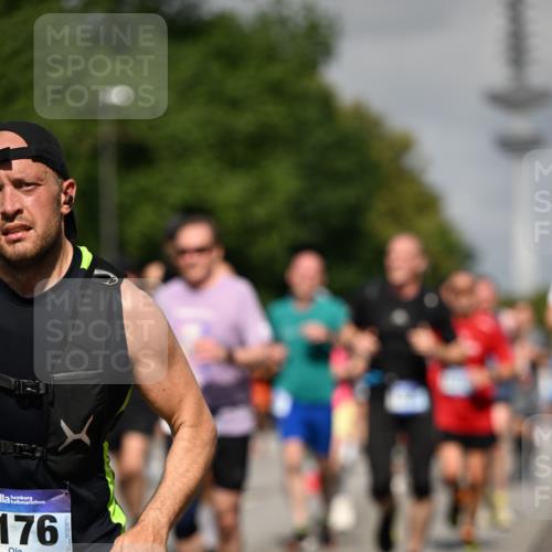 29.06.2025 - hella hamburg halbmarathon Dr. Thomas Lammeyer http://msf.ph/oto/8513346 29.06.2025 10:01:49 Kennedybrücke 1179, 1258, 1320, 1321, 1335, 1563, 1870, 2252, 2397, 2448, 2488, 2612, 2636, 2946, 3058, 3251, 4379, 4814, 4986, 5032, 5093, 5672, 6164, 6356, 6569, 6628, 6776, 6897, 7409, 7478, 7594, 7646, 7724, 7742, 7952, 7973, 7976, 8176, 8508, 8689, 8973, 9057, 9065, 9145, 9227, 9656, 9835, 11208, 11217 meine-sportfotos.de