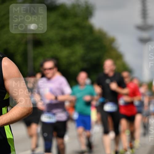 29.06.2025 - hella hamburg halbmarathon Dr. Thomas Lammeyer http://msf.ph/oto/8513351 29.06.2025 10:01:49 Kennedybrücke 1179, 1258, 1320, 1321, 1335, 1563, 1870, 2252, 2397, 2448, 2488, 2612, 2636, 2946, 3058, 3251, 4379, 4814, 4986, 5032, 5093, 5672, 6164, 6356, 6569, 6628, 6776, 6897, 7409, 7478, 7594, 7646, 7724, 7742, 7952, 7973, 7976, 8176, 8508, 8689, 8973, 9057, 9065, 9145, 9227, 9656, 9835, 11208, 11217 meine-sportfotos.de