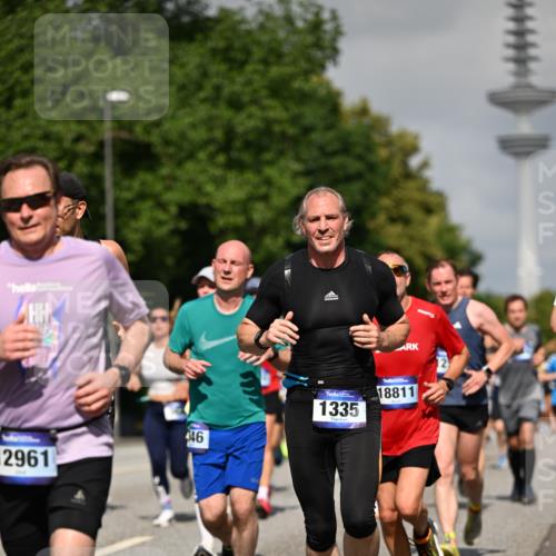 29.06.2025 - hella hamburg halbmarathon Dr. Thomas Lammeyer http://msf.ph/oto/8513382 29.06.2025 10:01:50 Kennedybrücke 1179, 1258, 1320, 1321, 1335, 1563, 1870, 2252, 2397, 2448, 2488, 2612, 2636, 3251, 4379, 4814, 4986, 5032, 5093, 5672, 6164, 6356, 6569, 6628, 6776, 6897, 7409, 7478, 7509, 7594, 7646, 7724, 7952, 7973, 7976, 8176, 8449, 8508, 8689, 8973, 9057, 9065, 9145, 9227, 9656, 9835, 11208, 11217 meine-sportfotos.de