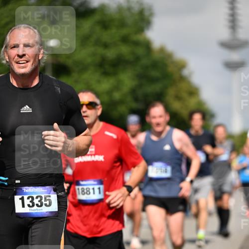 29.06.2025 - hella hamburg halbmarathon Dr. Thomas Lammeyer http://msf.ph/oto/8513434 29.06.2025 10:01:52 Kennedybrücke 1179, 1258, 1321, 1335, 1563, 1870, 2070, 2397, 2448, 2488, 2612, 2636, 3251, 4379, 4814, 4986, 5093, 5672, 6164, 6356, 6569, 6628, 6776, 6897, 7065, 7409, 7478, 7509, 7594, 7646, 7724, 7952, 7973, 7976, 8176, 8449, 8508, 8689, 9057, 9065, 9145, 9656, 9835, 11208, 11217, 11310 meine-sportfotos.de