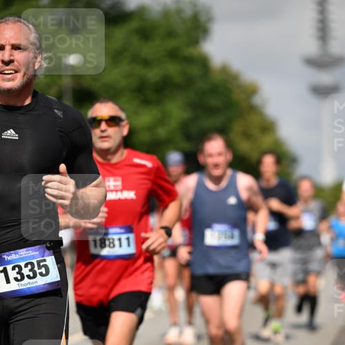 29.06.2025 - hella hamburg halbmarathon Dr. Thomas Lammeyer http://msf.ph/oto/8513440 29.06.2025 10:01:52 Kennedybrücke 1179, 1258, 1321, 1335, 1563, 1870, 2070, 2397, 2448, 2488, 2612, 2636, 3251, 4379, 4814, 4986, 5093, 5672, 6164, 6356, 6569, 6628, 6776, 6897, 7065, 7409, 7478, 7509, 7594, 7646, 7724, 7952, 7973, 7976, 8176, 8449, 8508, 8689, 9057, 9065, 9145, 9656, 9835, 11208, 11217, 11310 meine-sportfotos.de
