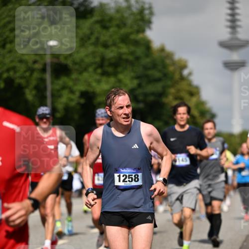 29.06.2025 - hella hamburg halbmarathon Dr. Thomas Lammeyer http://msf.ph/oto/8513463 29.06.2025 10:01:53 Kennedybrücke 1179, 1258, 1335, 1563, 1870, 2070, 2397, 2448, 2488, 2612, 2636, 3251, 4379, 4814, 4986, 5093, 5672, 6164, 6356, 6628, 6776, 6897, 7065, 7409, 7478, 7509, 7594, 7646, 7724, 7973, 7976, 8176, 8449, 8508, 8590, 8689, 9057, 9065, 9145, 9656, 9835, 11208, 11217, 11310 meine-sportfotos.de