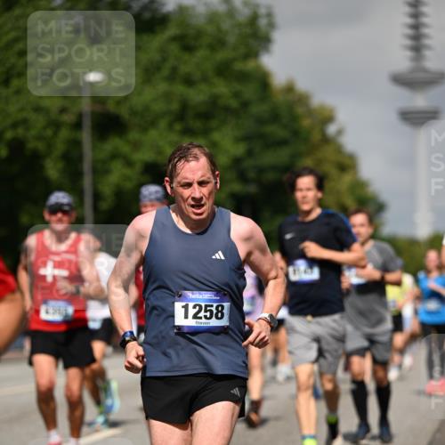 29.06.2025 - hella hamburg halbmarathon Dr. Thomas Lammeyer http://msf.ph/oto/8513474 29.06.2025 10:01:53 Kennedybrücke 1179, 1258, 1335, 1563, 1870, 2070, 2397, 2448, 2488, 2612, 2636, 3251, 4379, 4814, 4986, 5093, 5672, 6164, 6356, 6628, 6776, 6897, 7065, 7409, 7478, 7509, 7594, 7646, 7724, 7973, 7976, 8176, 8449, 8508, 8590, 8689, 9057, 9065, 9145, 9656, 9835, 11208, 11217, 11310 meine-sportfotos.de