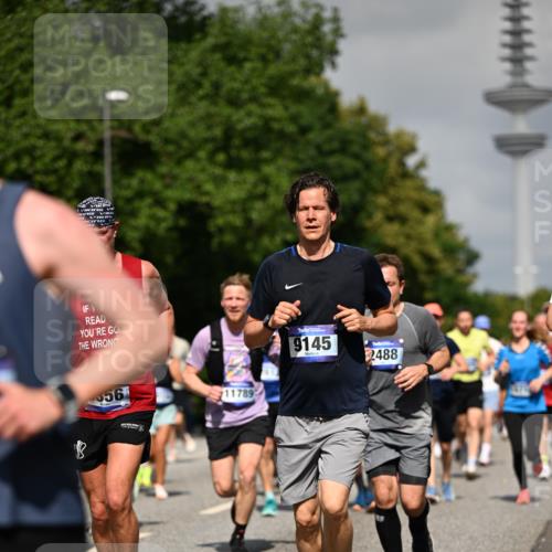 29.06.2025 - hella hamburg halbmarathon Dr. Thomas Lammeyer http://msf.ph/oto/8513500 29.06.2025 10:01:54 Kennedybrücke 1179, 1258, 1335, 1563, 1870, 2070, 2397, 2448, 2488, 2612, 2636, 3251, 4379, 4814, 4986, 5093, 5672, 6164, 6356, 6628, 6776, 6897, 7065, 7409, 7478, 7509, 7594, 7646, 7724, 7896, 7973, 7976, 8176, 8449, 8508, 8590, 8689, 9057, 9065, 9145, 9656, 9835, 11208, 11217, 11310 meine-sportfotos.de