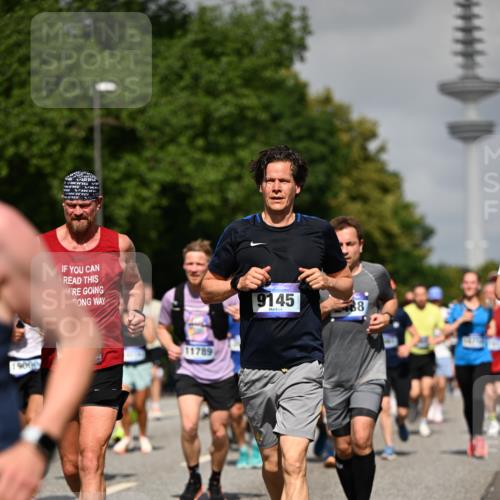 29.06.2025 - hella hamburg halbmarathon Dr. Thomas Lammeyer http://msf.ph/oto/8513503 29.06.2025 10:01:54 Kennedybrücke 1179, 1258, 1335, 1563, 1870, 2070, 2397, 2448, 2488, 2612, 2636, 3251, 4379, 4814, 4986, 5093, 5672, 6164, 6356, 6628, 6776, 6897, 7065, 7409, 7478, 7509, 7594, 7646, 7724, 7896, 7973, 7976, 8176, 8449, 8508, 8590, 8689, 9057, 9065, 9145, 9656, 9835, 11208, 11217, 11310 meine-sportfotos.de