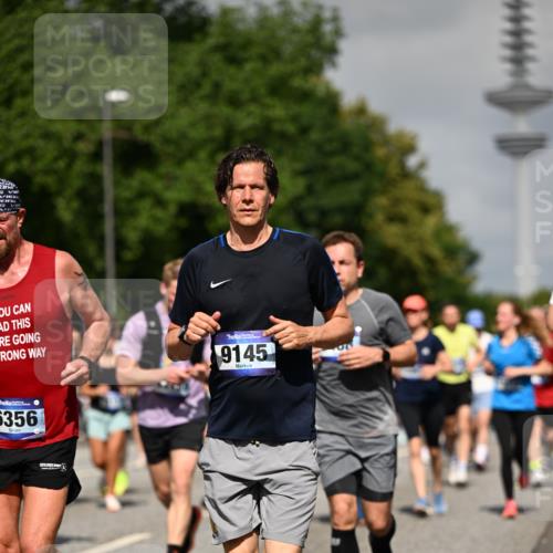 29.06.2025 - hella hamburg halbmarathon Dr. Thomas Lammeyer http://msf.ph/oto/8513529 29.06.2025 10:01:54 Kennedybrücke 1179, 1258, 1335, 1563, 1870, 2070, 2397, 2448, 2488, 2612, 2636, 3251, 4379, 4814, 4986, 5093, 5672, 6164, 6356, 6628, 6776, 6897, 7065, 7409, 7478, 7509, 7594, 7646, 7724, 7896, 7973, 7976, 8176, 8449, 8508, 8590, 8689, 9057, 9065, 9145, 9656, 9835, 11208, 11217, 11310 meine-sportfotos.de