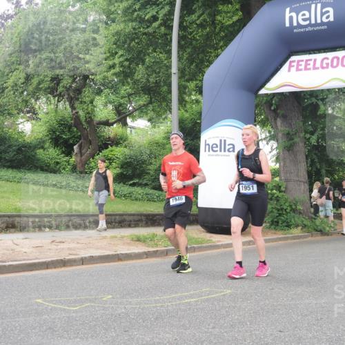 29.06.2025 - hella hamburg halbmarathon KatJ http://msf.ph/oto/8513536 29.06.2025 10:45:30 Zwischen KM18-KM19 1946, 1951, 2159, 4796, 7138 meine-sportfotos.de