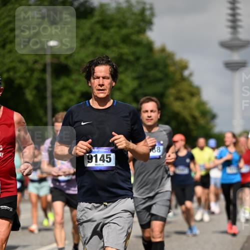 29.06.2025 - hella hamburg halbmarathon Dr. Thomas Lammeyer http://msf.ph/oto/8513541 29.06.2025 10:01:55 Kennedybrücke 1179, 1258, 1335, 1563, 1870, 2070, 2397, 2448, 2488, 2612, 2636, 3251, 4814, 4986, 5093, 5672, 6164, 6356, 6628, 6897, 7065, 7409, 7478, 7509, 7594, 7646, 7724, 7896, 7973, 7976, 8176, 8449, 8508, 8590, 8689, 9057, 9065, 9145, 9656, 9835, 11208, 11217, 11310, 11416 meine-sportfotos.de