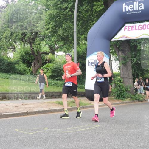 29.06.2025 - hella hamburg halbmarathon KatJ http://msf.ph/oto/8513544 29.06.2025 10:45:30 Zwischen KM18-KM19 1946, 1951, 2159, 4796, 7138 meine-sportfotos.de