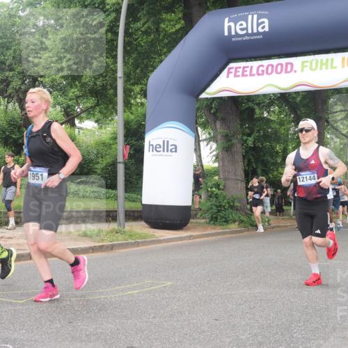 29.06.2025 - hella hamburg halbmarathon KatJ http://msf.ph/oto/8513556 29.06.2025 10:45:31 Zwischen KM18-KM19 1946, 1951, 2159, 4796, 7138 meine-sportfotos.de