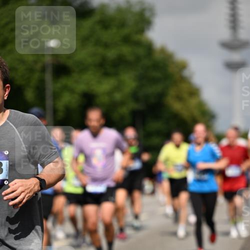 29.06.2025 - hella hamburg halbmarathon Dr. Thomas Lammeyer http://msf.ph/oto/8513599 29.06.2025 10:01:57 Kennedybrücke 1179, 1258, 1335, 1563, 1870, 2070, 2397, 2417, 2448, 2488, 2612, 2636, 2711, 3251, 4814, 4903, 4986, 5093, 5672, 5775, 5894, 6164, 6356, 6580, 6628, 6897, 7065, 7409, 7478, 7509, 7594, 7646, 7724, 7896, 7976, 8176, 8449, 8508, 8590, 8689, 9057, 9065, 9145, 9656, 9835, 11208, 11217, 11310, 11416 meine-sportfotos.de