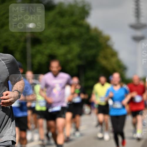29.06.2025 - hella hamburg halbmarathon Dr. Thomas Lammeyer http://msf.ph/oto/8513603 29.06.2025 10:01:57 Kennedybrücke 1179, 1258, 1335, 1563, 1870, 2070, 2397, 2417, 2448, 2488, 2612, 2636, 2711, 3251, 4814, 4903, 4986, 5093, 5672, 5775, 5894, 6164, 6356, 6580, 6628, 6897, 7065, 7409, 7478, 7509, 7594, 7646, 7724, 7896, 7976, 8176, 8449, 8508, 8590, 8689, 9057, 9065, 9145, 9656, 9835, 11208, 11217, 11310, 11416 meine-sportfotos.de