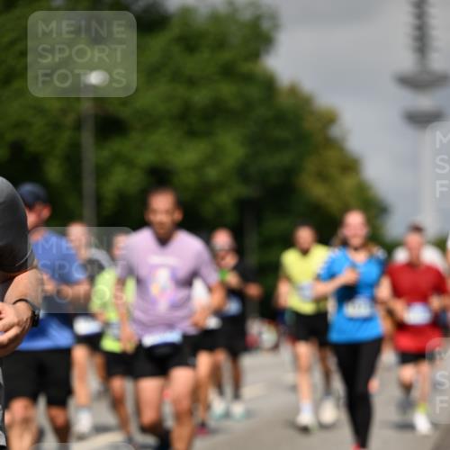 29.06.2025 - hella hamburg halbmarathon Dr. Thomas Lammeyer http://msf.ph/oto/8513607 29.06.2025 10:01:57 Kennedybrücke 1179, 1258, 1335, 1563, 1870, 2070, 2397, 2417, 2448, 2488, 2612, 2636, 2711, 3251, 4814, 4903, 4986, 5093, 5672, 5775, 5894, 6164, 6356, 6580, 6628, 6897, 7065, 7409, 7478, 7509, 7594, 7646, 7724, 7896, 7976, 8176, 8449, 8508, 8590, 8689, 9057, 9065, 9145, 9656, 9835, 11208, 11217, 11310, 11416 meine-sportfotos.de