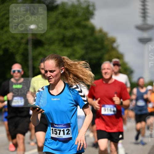 29.06.2025 - hella hamburg halbmarathon Dr. Thomas Lammeyer http://msf.ph/oto/8513700 29.06.2025 10:02:00 Kennedybrücke 1179, 1258, 1335, 1563, 1815, 1870, 2070, 2397, 2417, 2448, 2488, 2612, 2636, 2711, 3114, 3251, 4814, 4903, 4986, 5093, 5378, 5672, 5775, 5894, 6164, 6356, 6580, 6897, 7065, 7409, 7509, 7594, 7646, 7724, 7896, 7976, 8176, 8311, 8449, 8508, 8590, 8689, 9012, 9057, 9065, 9145, 9562, 9656, 9835, 11208, 11217, 11310, 11416 meine-sportfotos.de