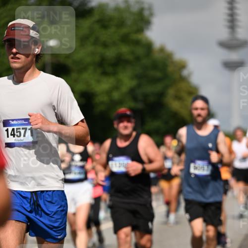 29.06.2025 - hella hamburg halbmarathon Dr. Thomas Lammeyer http://msf.ph/oto/8513792 29.06.2025 10:02:03 Kennedybrücke 1179, 1258, 1563, 1815, 2070, 2417, 2448, 2488, 2612, 2636, 2711, 3041, 3114, 3251, 4814, 4903, 4986, 5093, 5378, 5672, 5775, 5894, 6164, 6272, 6356, 6580, 6897, 7065, 7409, 7509, 7646, 7724, 7896, 7976, 8311, 8449, 8508, 8590, 9012, 9057, 9065, 9145, 9562, 9656, 9835, 11208, 11217, 11310, 11416 meine-sportfotos.de