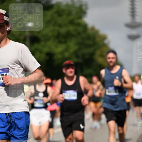 29.06.2025 - hella hamburg halbmarathon Dr. Thomas Lammeyer http://msf.ph/oto/8513798 29.06.2025 10:02:03 Kennedybrücke 1179, 1258, 1563, 1815, 2070, 2417, 2448, 2488, 2612, 2636, 2711, 3041, 3114, 3251, 4814, 4903, 4986, 5093, 5378, 5672, 5775, 5894, 6164, 6272, 6356, 6580, 6897, 7065, 7409, 7509, 7646, 7724, 7896, 7976, 8311, 8449, 8508, 8590, 9012, 9057, 9065, 9145, 9562, 9656, 9835, 11208, 11217, 11310, 11416 meine-sportfotos.de