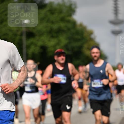 29.06.2025 - hella hamburg halbmarathon Dr. Thomas Lammeyer http://msf.ph/oto/8513803 29.06.2025 10:02:03 Kennedybrücke 1179, 1258, 1563, 1815, 2070, 2417, 2448, 2488, 2612, 2636, 2711, 3041, 3114, 3251, 4814, 4903, 4986, 5093, 5378, 5672, 5775, 5894, 6164, 6272, 6356, 6580, 6897, 7065, 7409, 7509, 7646, 7724, 7896, 7976, 8311, 8449, 8508, 8590, 9012, 9057, 9065, 9145, 9562, 9656, 9835, 11208, 11217, 11310, 11416 meine-sportfotos.de