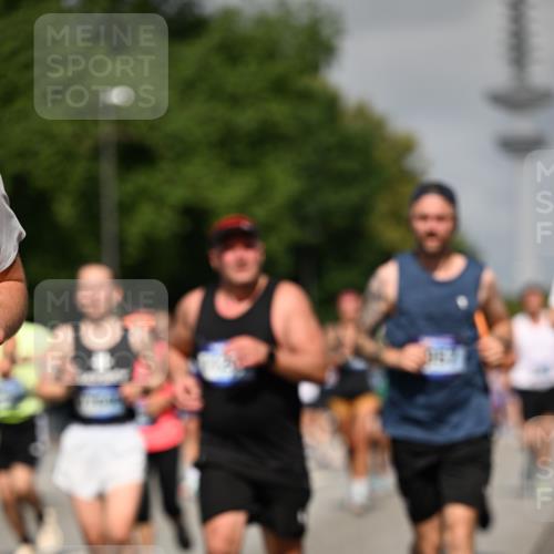 29.06.2025 - hella hamburg halbmarathon Dr. Thomas Lammeyer http://msf.ph/oto/8513815 29.06.2025 10:02:03 Kennedybrücke 1179, 1258, 1563, 1815, 2070, 2417, 2448, 2488, 2612, 2636, 2711, 3041, 3114, 3251, 4814, 4903, 4986, 5093, 5378, 5672, 5775, 5894, 6164, 6272, 6356, 6580, 6897, 7065, 7409, 7509, 7646, 7724, 7896, 7976, 8311, 8449, 8508, 8590, 9012, 9057, 9065, 9145, 9562, 9656, 9835, 11208, 11217, 11310, 11416 meine-sportfotos.de
