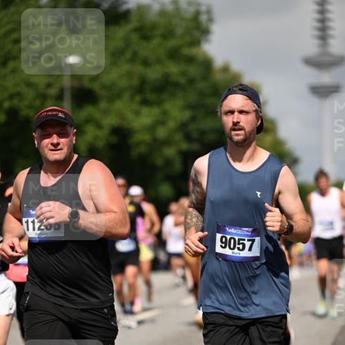 29.06.2025 - hella hamburg halbmarathon Dr. Thomas Lammeyer http://msf.ph/oto/8513830 29.06.2025 10:02:04 Kennedybrücke 1179, 1563, 1815, 2070, 2417, 2448, 2488, 2612, 2636, 2711, 3041, 3114, 3251, 4814, 4903, 5093, 5378, 5672, 5775, 5894, 6164, 6272, 6356, 6580, 6897, 7065, 7409, 7509, 7646, 7896, 7976, 8311, 8449, 8508, 8590, 9012, 9057, 9065, 9145, 9562, 9656, 9835, 11208, 11217, 11310, 11416 meine-sportfotos.de