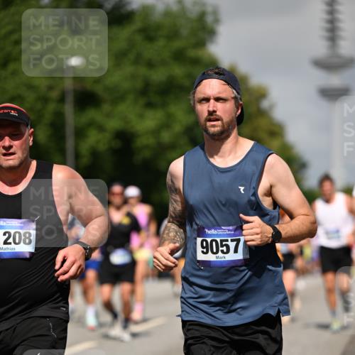 29.06.2025 - hella hamburg halbmarathon Dr. Thomas Lammeyer http://msf.ph/oto/8513840 29.06.2025 10:02:04 Kennedybrücke 1179, 1563, 1815, 2070, 2417, 2448, 2488, 2612, 2636, 2711, 3041, 3114, 3251, 4814, 4903, 5093, 5378, 5672, 5775, 5894, 6164, 6272, 6356, 6580, 6897, 7065, 7409, 7509, 7646, 7896, 7976, 8311, 8449, 8508, 8590, 9012, 9057, 9065, 9145, 9562, 9656, 9835, 11208, 11217, 11310, 11416 meine-sportfotos.de