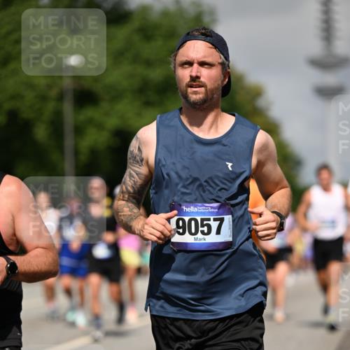 29.06.2025 - hella hamburg halbmarathon Dr. Thomas Lammeyer http://msf.ph/oto/8513849 29.06.2025 10:02:04 Kennedybrücke 1179, 1563, 1815, 2070, 2417, 2448, 2488, 2612, 2636, 2711, 3041, 3114, 3251, 4814, 4903, 5093, 5378, 5672, 5775, 5894, 6164, 6272, 6356, 6580, 6897, 7065, 7409, 7509, 7646, 7896, 7976, 8311, 8449, 8508, 8590, 9012, 9057, 9065, 9145, 9562, 9656, 9835, 11208, 11217, 11310, 11416 meine-sportfotos.de