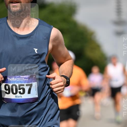 29.06.2025 - hella hamburg halbmarathon Dr. Thomas Lammeyer http://msf.ph/oto/8513869 29.06.2025 10:02:05 Kennedybrücke 1179, 1563, 1815, 2029, 2070, 2417, 2448, 2488, 2612, 2636, 2711, 3041, 3114, 3251, 4814, 4903, 5093, 5305, 5378, 5672, 5775, 5894, 6164, 6272, 6356, 6580, 6897, 7065, 7409, 7509, 7896, 7976, 8311, 8449, 8508, 8590, 9012, 9057, 9065, 9145, 9562, 9656, 9835, 11208, 11214, 11217, 11310, 11416 meine-sportfotos.de