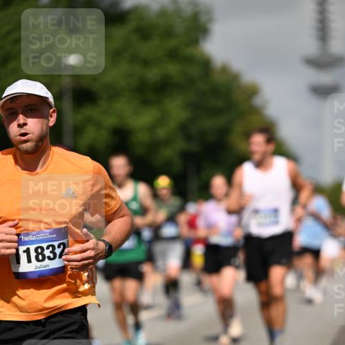 29.06.2025 - hella hamburg halbmarathon Dr. Thomas Lammeyer http://msf.ph/oto/8513903 29.06.2025 10:02:06 Kennedybrücke 1179, 1563, 1815, 2029, 2070, 2417, 2448, 2488, 2612, 2636, 2711, 3041, 3114, 3251, 4814, 4903, 5093, 5305, 5378, 5672, 5775, 5894, 6164, 6272, 6580, 6754, 6897, 7065, 7409, 7509, 7856, 7896, 7976, 8311, 8449, 8508, 8590, 8825, 9012, 9057, 9065, 9145, 9562, 9656, 9835, 11208, 11214, 11217, 11310, 11416 meine-sportfotos.de