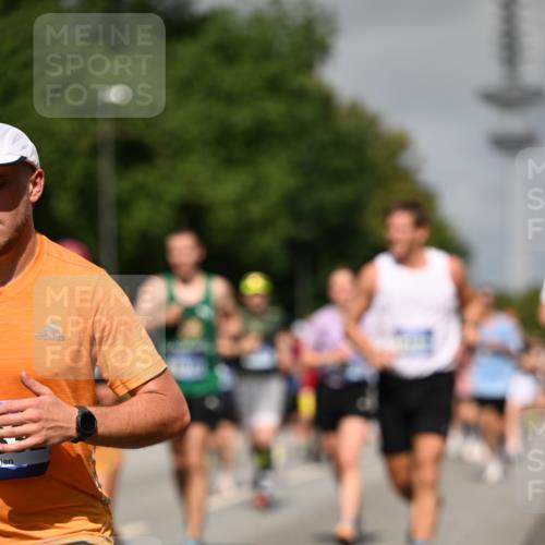 29.06.2025 - hella hamburg halbmarathon Dr. Thomas Lammeyer http://msf.ph/oto/8513905 29.06.2025 10:02:07 Kennedybrücke 1179, 1563, 1815, 2029, 2070, 2417, 2448, 2488, 2612, 2636, 2711, 3041, 3114, 3251, 4814, 4903, 5093, 5259, 5305, 5378, 5775, 5894, 6164, 6272, 6580, 6754, 6897, 7065, 7409, 7509, 7856, 7896, 7976, 8311, 8449, 8508, 8590, 8825, 9012, 9057, 9065, 9145, 9562, 9656, 9835, 11208, 11214, 11217, 11310, 11416 meine-sportfotos.de