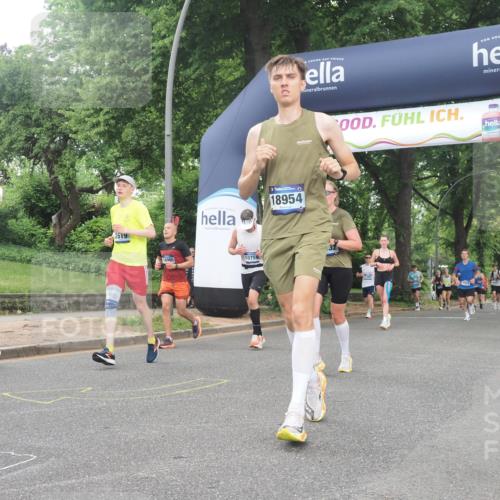 29.06.2025 - hella hamburg halbmarathon KatJ http://msf.ph/oto/8513920 29.06.2025 10:45:47 Zwischen KM18-KM19 2348, 2619, 2677, 3279 meine-sportfotos.de