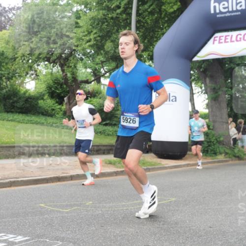 29.06.2025 - hella hamburg halbmarathon KatJ http://msf.ph/oto/8513969 29.06.2025 10:45:51 Zwischen KM18-KM19 1285, 2619, 3279, 5926, 6202 meine-sportfotos.de