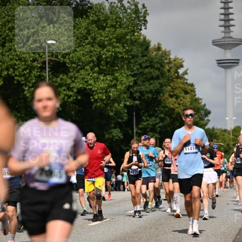 29.06.2025 - hella hamburg halbmarathon Dr. Thomas Lammeyer http://msf.ph/oto/8513980 29.06.2025 10:02:10 Kennedybrücke 1034, 1179, 1563, 1815, 2029, 2070, 2417, 2612, 2636, 2711, 3041, 3114, 3251, 3819, 4814, 4903, 5093, 5259, 5305, 5378, 5775, 5894, 6164, 6272, 6580, 6754, 6897, 7065, 7409, 7509, 7856, 7896, 8311, 8449, 8508, 8590, 8825, 9012, 9057, 9065, 9562, 9656, 9835, 10084, 11208, 11214, 11217, 11310, 11416 meine-sportfotos.de