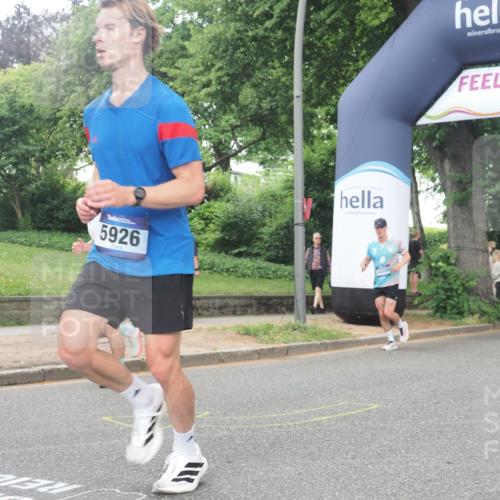 29.06.2025 - hella hamburg halbmarathon KatJ http://msf.ph/oto/8513983 29.06.2025 10:45:52 Zwischen KM18-KM19 1285, 2619, 3279, 5926, 6202 meine-sportfotos.de