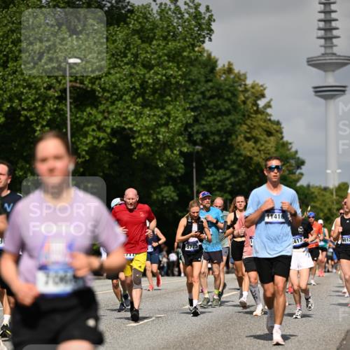 29.06.2025 - hella hamburg halbmarathon Dr. Thomas Lammeyer http://msf.ph/oto/8513984 29.06.2025 10:02:10 Kennedybrücke 1034, 1179, 1563, 1815, 2029, 2070, 2417, 2612, 2636, 2711, 3041, 3114, 3251, 3819, 4814, 4903, 5093, 5259, 5305, 5378, 5775, 5894, 6164, 6272, 6580, 6754, 6897, 7065, 7409, 7509, 7856, 7896, 8311, 8449, 8508, 8590, 8825, 9012, 9057, 9065, 9562, 9656, 9835, 10084, 11208, 11214, 11217, 11310, 11416 meine-sportfotos.de
