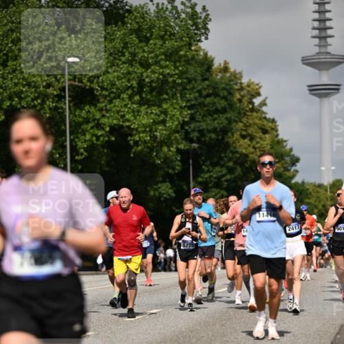 29.06.2025 - hella hamburg halbmarathon Dr. Thomas Lammeyer http://msf.ph/oto/8513989 29.06.2025 10:02:10 Kennedybrücke 1034, 1179, 1563, 1815, 2029, 2070, 2417, 2612, 2636, 2711, 3041, 3114, 3251, 3819, 4814, 4903, 5093, 5259, 5305, 5378, 5775, 5894, 6164, 6272, 6580, 6754, 6897, 7065, 7409, 7509, 7856, 7896, 8311, 8449, 8508, 8590, 8825, 9012, 9057, 9065, 9562, 9656, 9835, 10084, 11208, 11214, 11217, 11310, 11416 meine-sportfotos.de