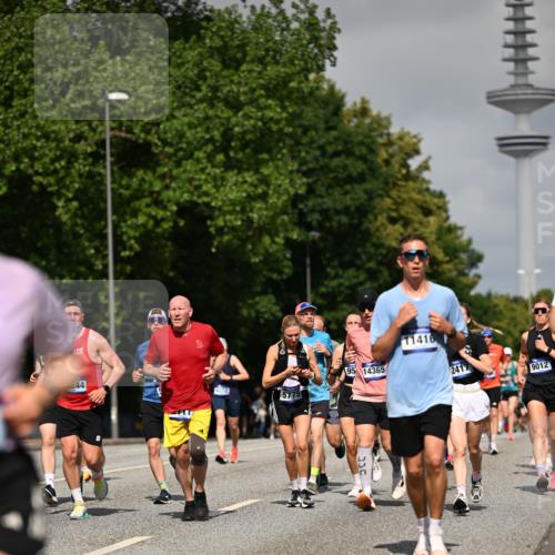 29.06.2025 - hella hamburg halbmarathon Dr. Thomas Lammeyer http://msf.ph/oto/8513999 29.06.2025 10:02:10 Kennedybrücke 1034, 1179, 1563, 1815, 2029, 2070, 2417, 2612, 2636, 2711, 3041, 3114, 3251, 3819, 4814, 4903, 5093, 5259, 5305, 5378, 5775, 5894, 6164, 6272, 6580, 6754, 6897, 7065, 7409, 7509, 7856, 7896, 8311, 8449, 8508, 8590, 8825, 9012, 9057, 9065, 9562, 9656, 9835, 10084, 11208, 11214, 11217, 11310, 11416 meine-sportfotos.de