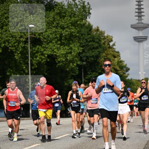 29.06.2025 - hella hamburg halbmarathon Dr. Thomas Lammeyer http://msf.ph/oto/8514006 29.06.2025 10:02:11 Kennedybrücke 1034, 1179, 1815, 2029, 2070, 2417, 2636, 2711, 3041, 3114, 3251, 3819, 4814, 4903, 5093, 5259, 5305, 5378, 5721, 5775, 5894, 6164, 6272, 6580, 6754, 6897, 7065, 7409, 7509, 7856, 7896, 8311, 8449, 8508, 8590, 8825, 9012, 9057, 9065, 9562, 9656, 9835, 10084, 11208, 11214, 11217, 11310, 11416 meine-sportfotos.de