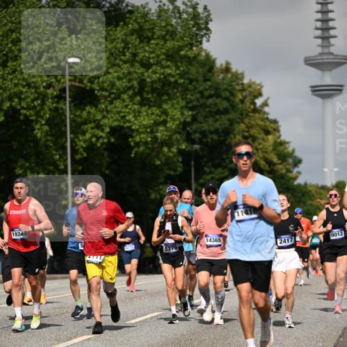29.06.2025 - hella hamburg halbmarathon Dr. Thomas Lammeyer http://msf.ph/oto/8514011 29.06.2025 10:02:11 Kennedybrücke 1034, 1179, 1815, 2029, 2070, 2417, 2636, 2711, 3041, 3114, 3251, 3819, 4814, 4903, 5093, 5259, 5305, 5378, 5721, 5775, 5894, 6164, 6272, 6580, 6754, 6897, 7065, 7409, 7509, 7856, 7896, 8311, 8449, 8508, 8590, 8825, 9012, 9057, 9065, 9562, 9656, 9835, 10084, 11208, 11214, 11217, 11310, 11416 meine-sportfotos.de